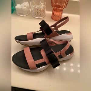 Sorel kinetic impact sling sandals size 8.5 women’s
